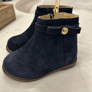 Janie and Jack toddlers  shoes size 5. Never worn.